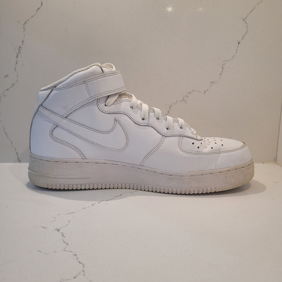 Nike Air Force 1 mids - Men's size 9.5US - Picture 2 of 9